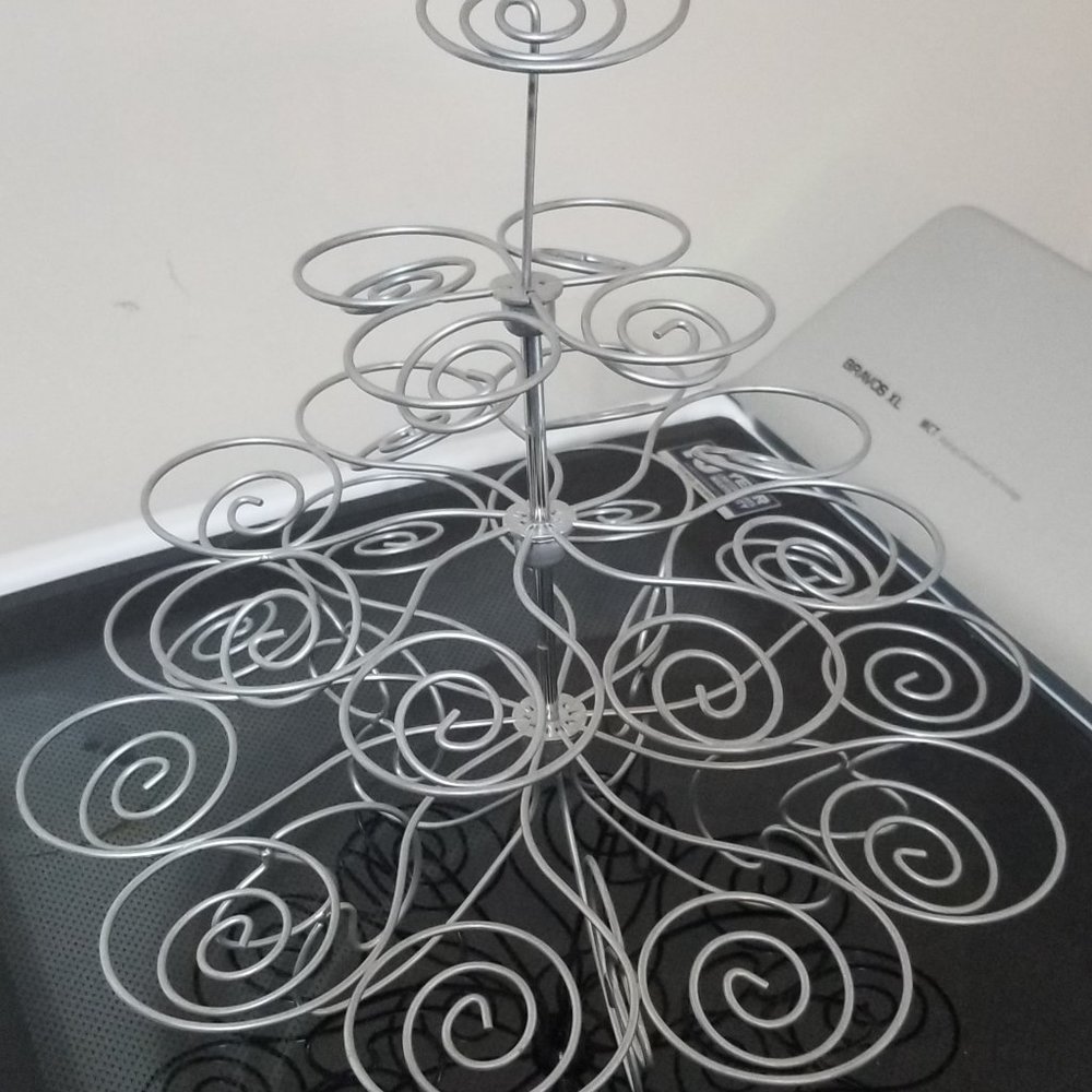 Swirl Cupcakes stand.